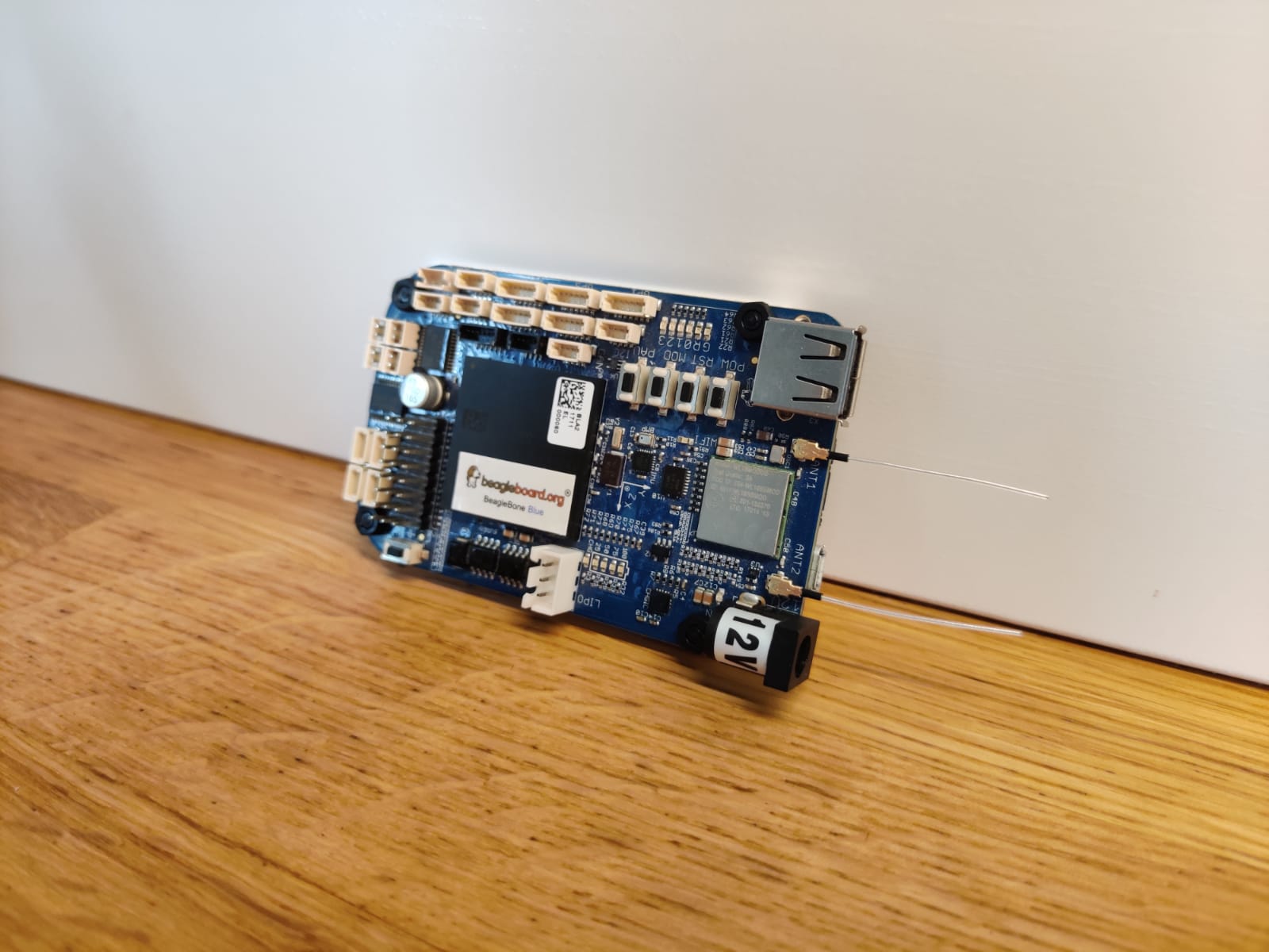 /posts/getting-started-beaglebone-blue/beaglebone-blue.jpg